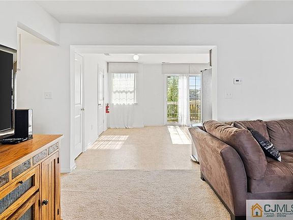 5th image of 22 Alerica Ln