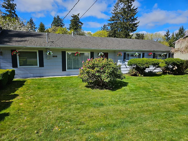 Yearley Dr NE — Photo 2