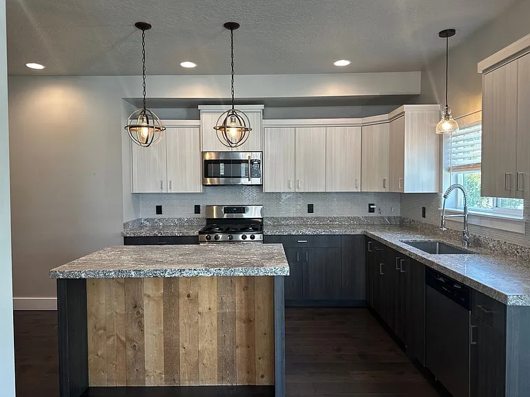 7068 S 300 E — Photo 3