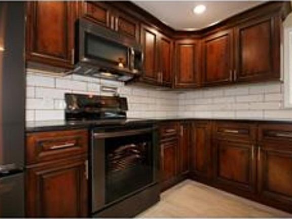 5th image of 8453 168th Ln NW