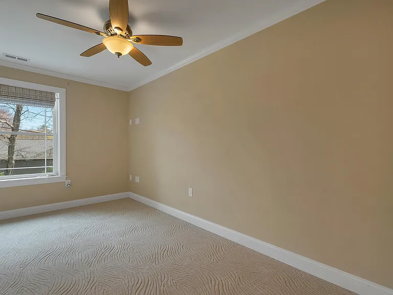 40 Mary Ann Ave — Photo 54