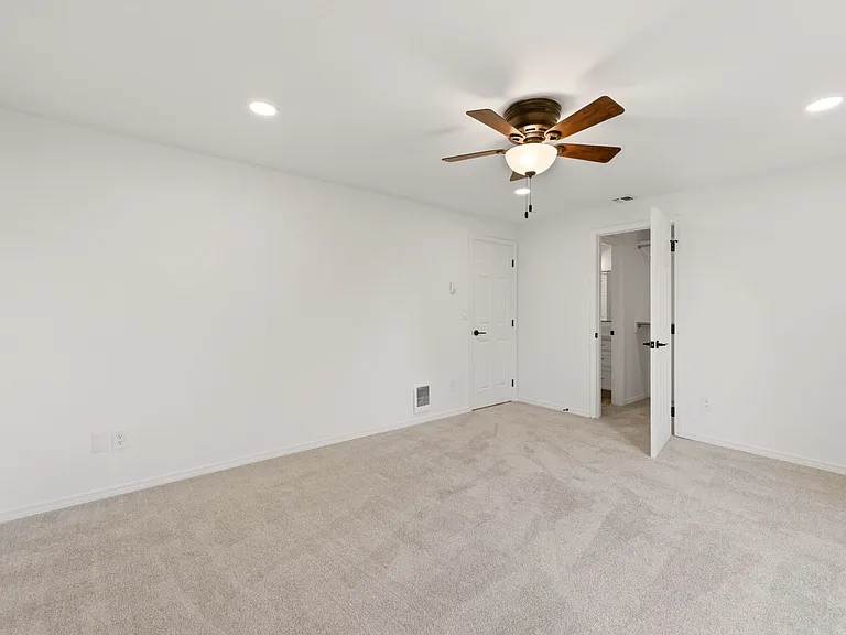 5709 N 48th St — Photo 9