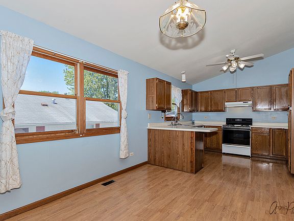 4th image of 528 Woodmoor Dr