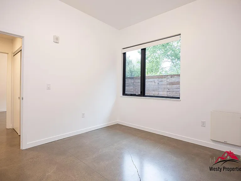 4526 NE 42nd Ave #106 — Photo 4