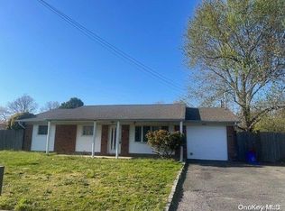 105 Nathalie Ave, Amityville, NY 11701