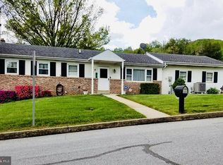 2 E Greenhouse Rd, Dillsburg, PA 17019