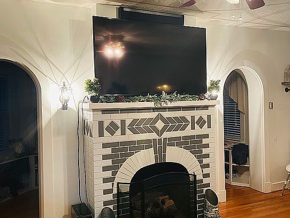 4th image of 608 Washington St