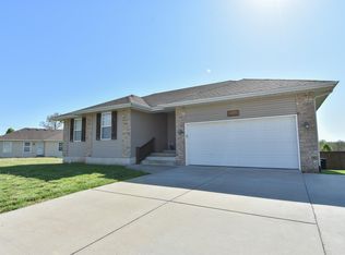 3243 N Marion Ave, Springfield, MO 65803