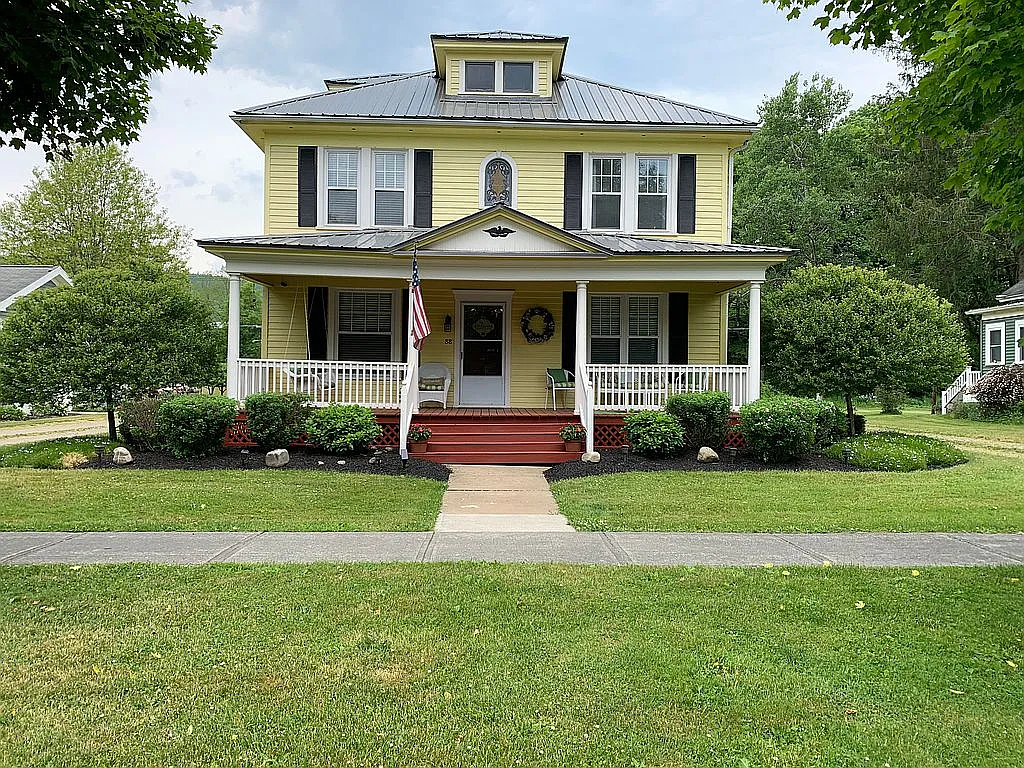 88 E Main St photo 1