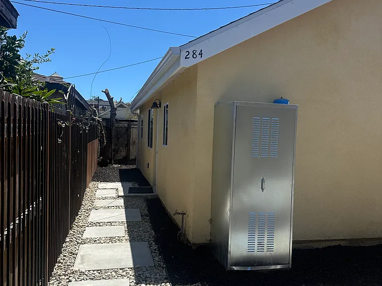 284 E 47th Pl — Photo 1