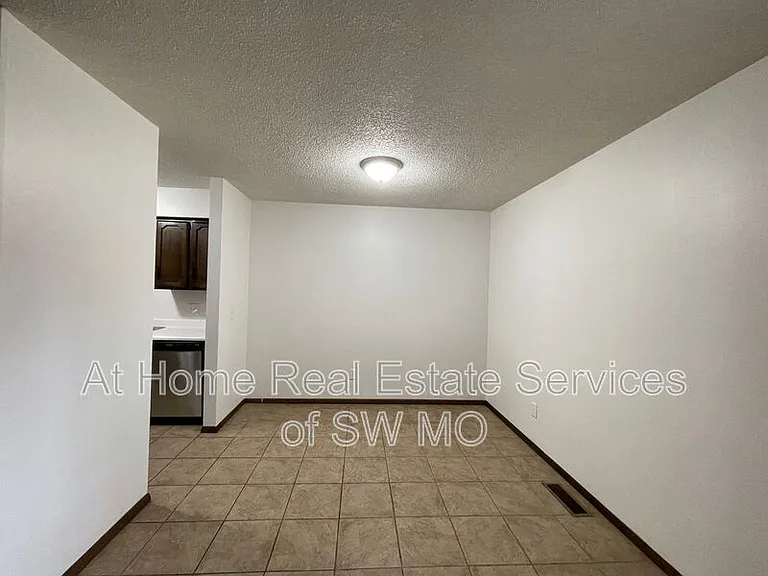 3356 E Whiteside St — Photo 3