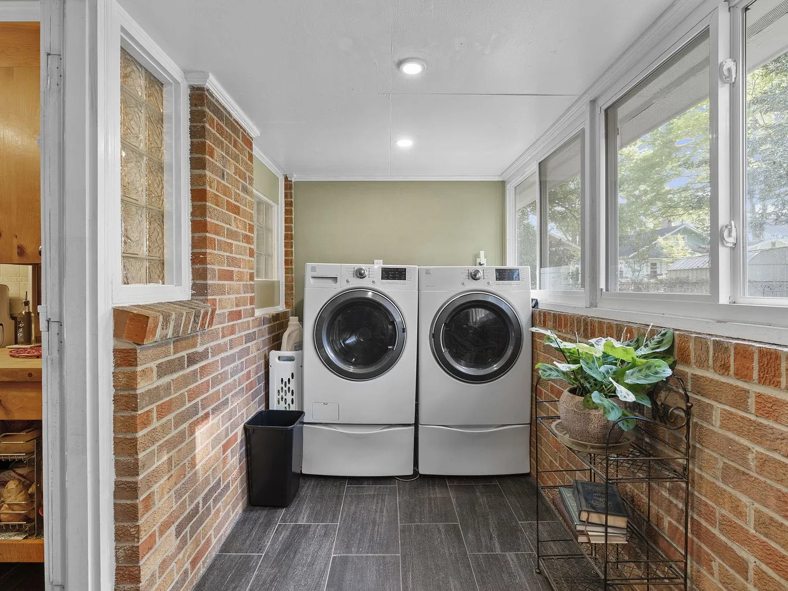 2 bed, 1011 sqft, $1,400 — Photo 2