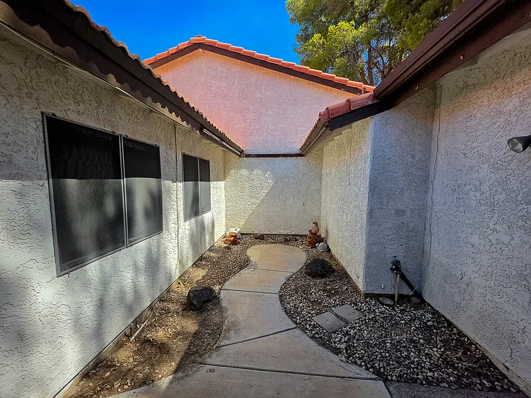 4433 Live Oak Dr — Photo 4