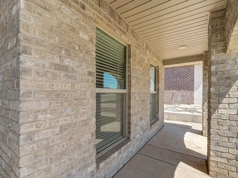 Bryan Ave — Photo 3