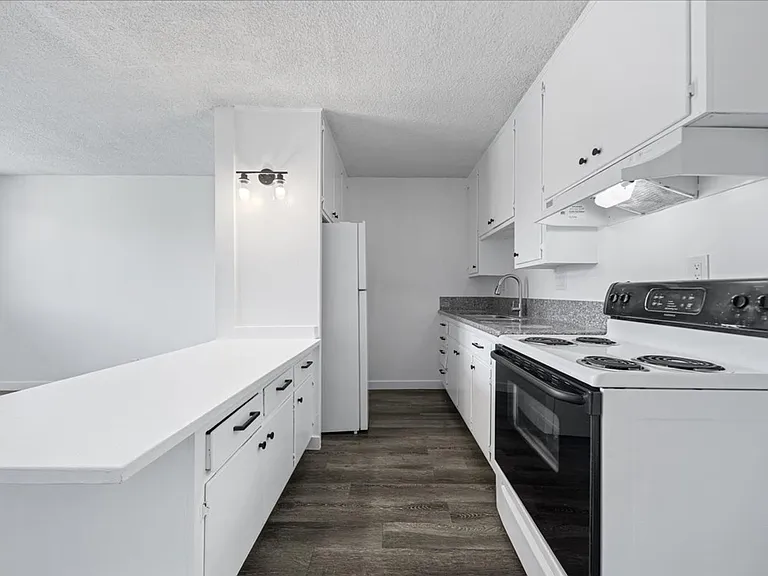 1626 Pine Ave #J — Photo 3