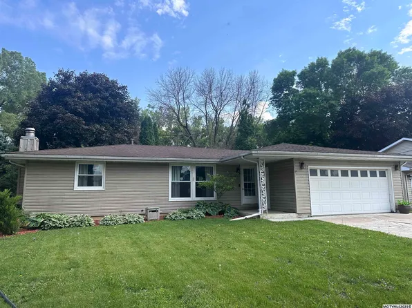 1839 Springview Dr, Mason City, IA 50401