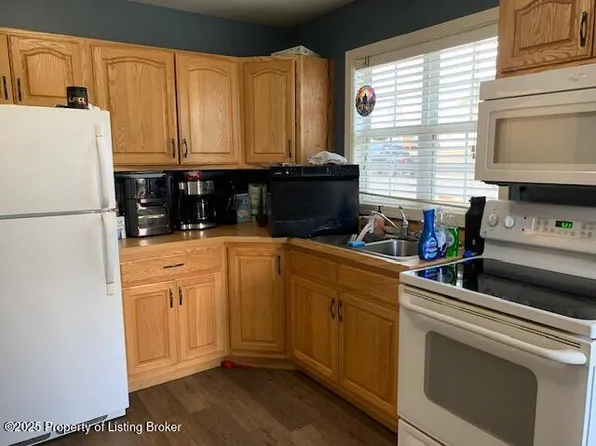 1055 Lincoln St, Dickinson, ND 58601