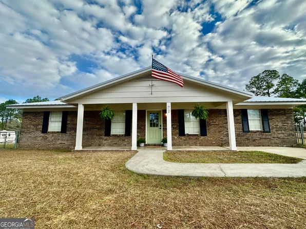 72 W 10th St, Mc Rae Helena, GA 31037