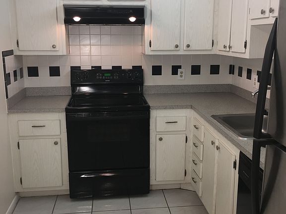5th image of 4610 W Gray St Unit 207