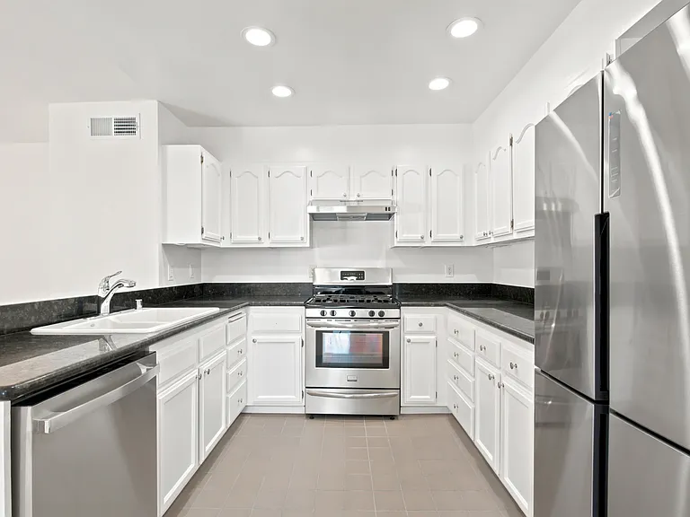4111 Tujunga Ave #24 — Photo 3