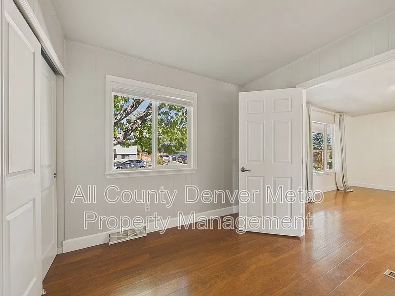 4 bed, 2.0 bath, 1920 sqft, $3,795 — Photo 4