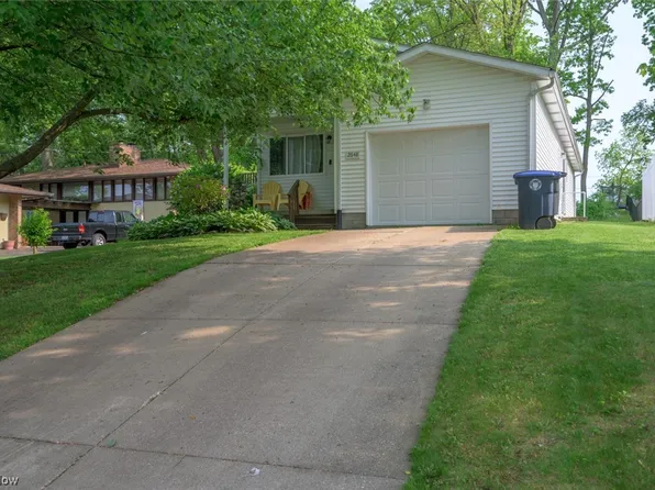 2648 Robindale Ave, Akron, OH 44312