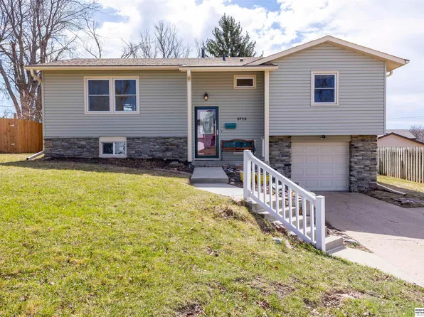 8729 Wilbur St, La Vista, NE 68128