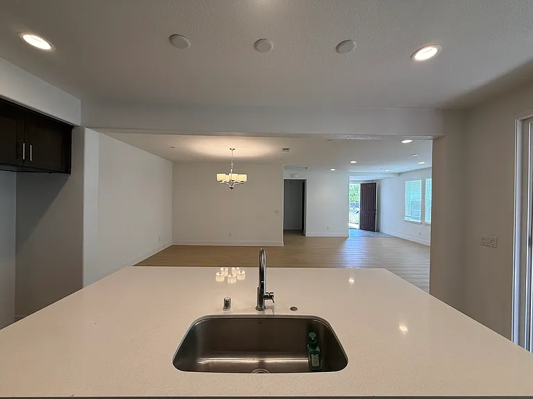 16763 Murphy Ave — Photo 6