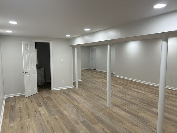 4th image of 2620 Thornhill Rd NW