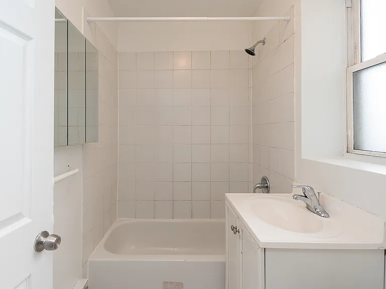 1135 W. Pratt — Photo 14