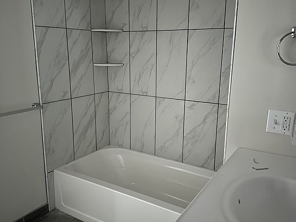 2nd image of 54 Wall St #10944514