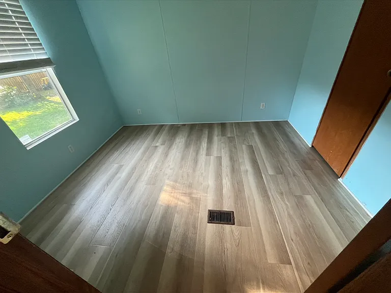 Cougar Dr — Photo 10