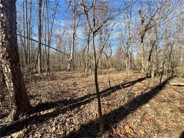  N Us Highway 31, Austin, IN 47102