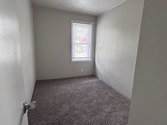 3rd image of 1120 6th Ave NE