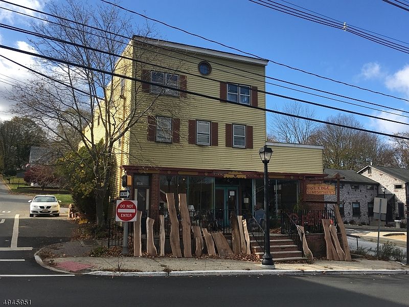 2nd image of 139 Main St