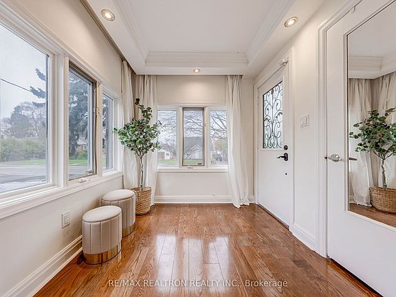 5th image of 188 Maplehurst Ave