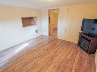 303 6th St, Amity, OR 97101