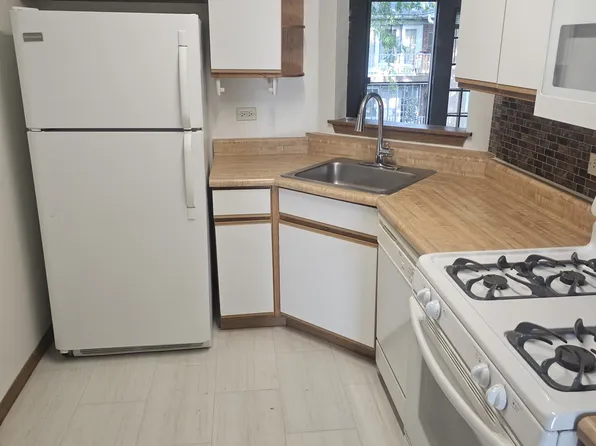 4282 Central Rd, Glenview, IL 60025