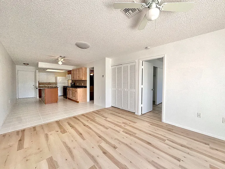 1001 W Marion Ave #9 — Photo 20