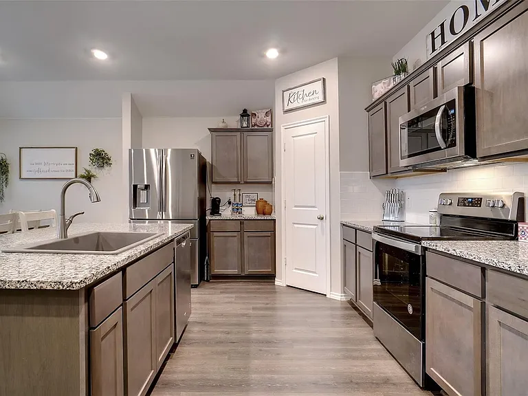 104 Omaha Ln — Photo 2