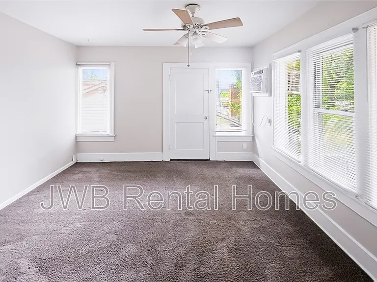 2022 Dellwood Ave #4 — Photo 7