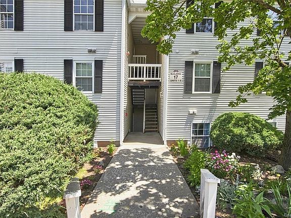 2nd image of 17 Lexington Hl Unit 6