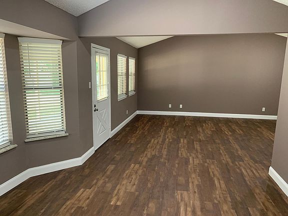 5th image of 725 Patricia Dr