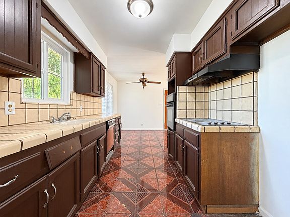 4th image of 1648 S Recreation Ave