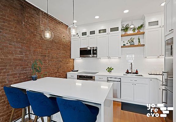 5th image of 329 W 21st St APT 4R