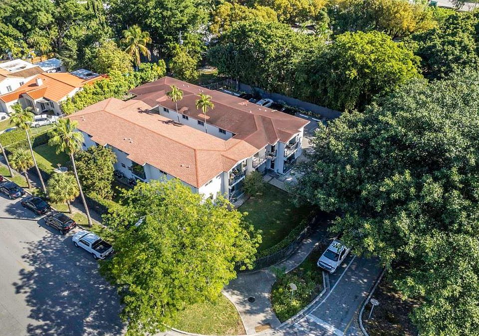 2nd image of 465 NE 59th St Unit 23-465-23