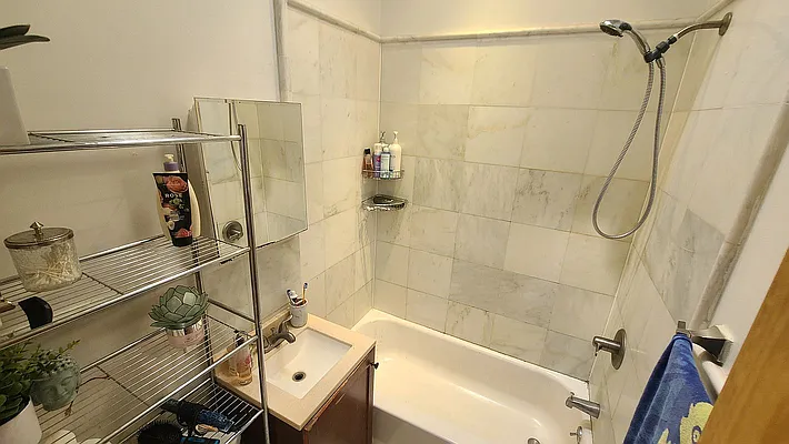 Rented by R New York | media 27