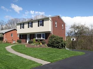 8623 E Barkhurst Dr, Pittsburgh, PA