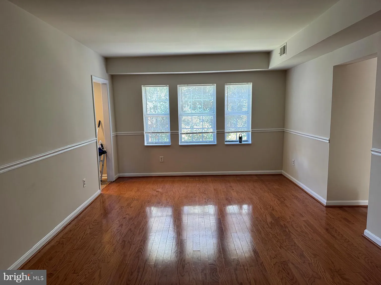 2 bed, 850 sqft, $2,750 — Photo 3