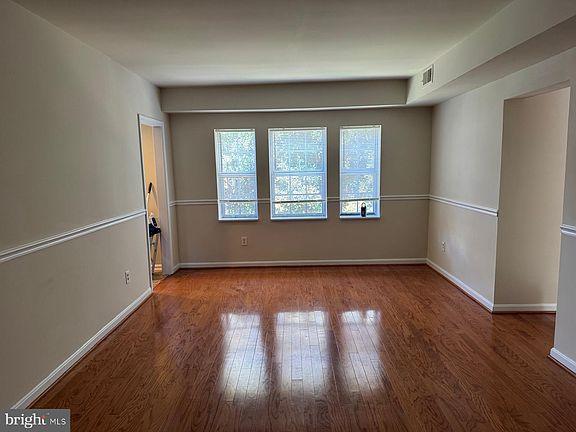 3rd image of 1720 Queens Ln #3172